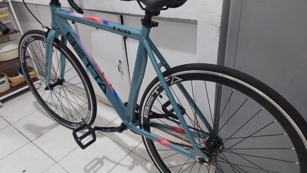 For sale betta alien fixie !! (Category: Bicycles) located in Las Pinas. Submitted by nigellmari47044 (Listing ID 1381699076, Image 2). Description: brand new lightly used pm if interested.