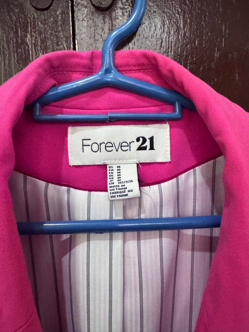 Forever 21 Blazer (Category: Coats, Jackets and Outerwear) located in Mandaluyong City. Submitted by ksc_stuff (Listing ID 1381733765, Image 2). Description: Color: Pink.