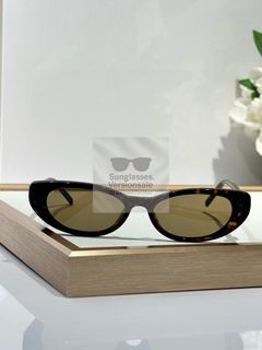 (Category: ) located in . Submitted by sunglasses.versionsale (Listing ID 1350328119, Image 1). Description: .
