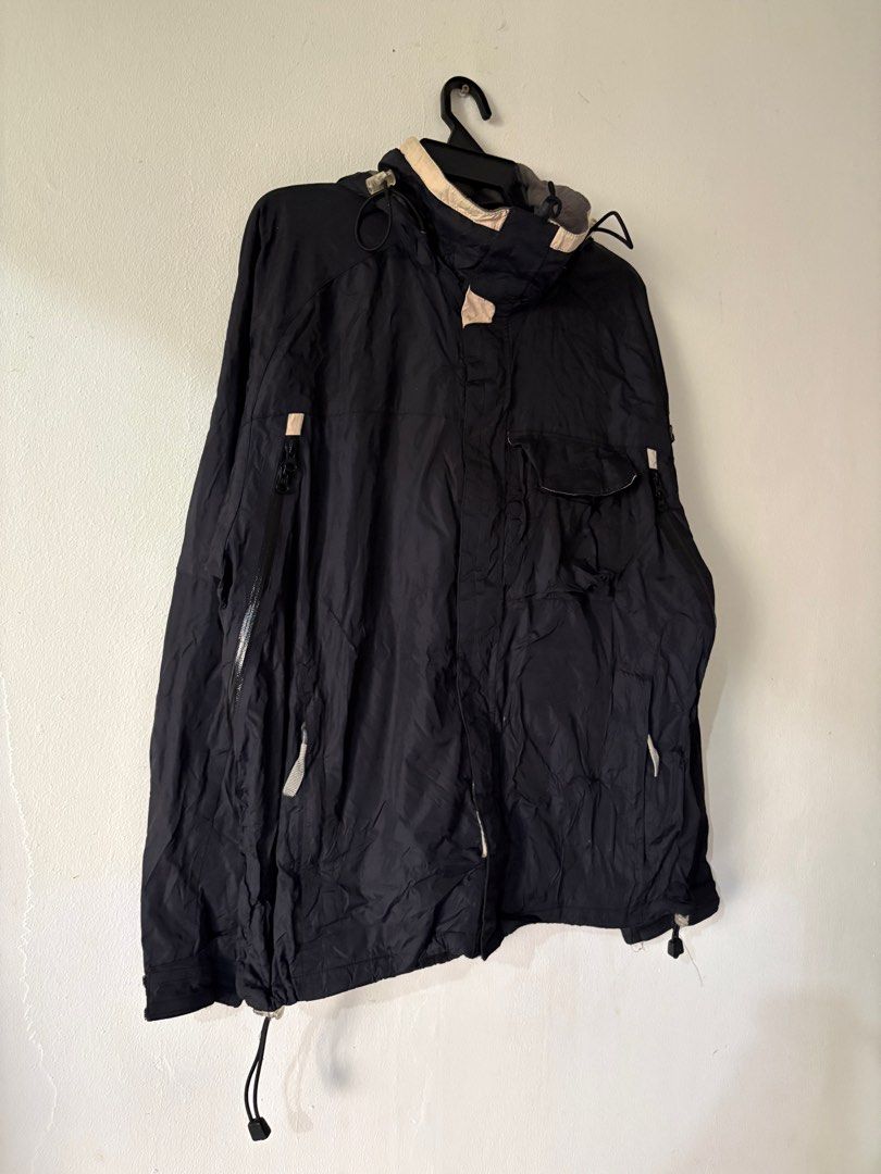 GAP Gorpcore Multipockets Jacket (Category: Coats, Jackets and Outerwear) located in Kuala Lumpur. Submitted by societymart (Listing ID 1381773308, Image 3). Description: dm.