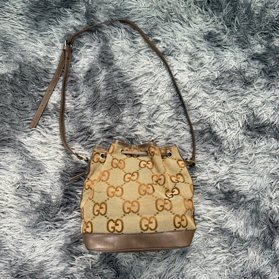 Gucci bucket bag (Category: Luxury Bags & Wallets) located in Bulacan. Submitted by thrift_kolang (Listing ID 1381820042, Image 2). Description: .