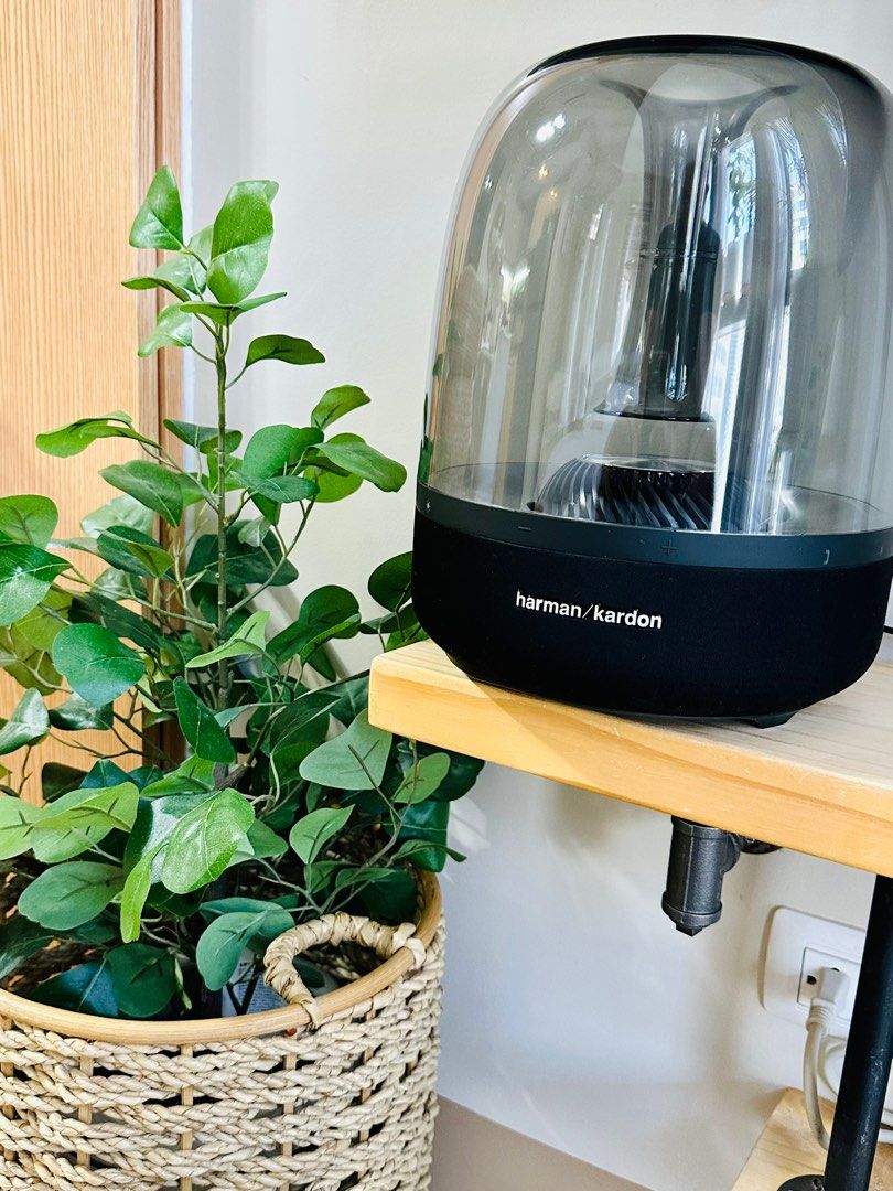 Harman Kardon Aura Studio 2 Bluetooth Speaker (Category: Soundbars, Speakers & Amplifiers) located in Quezon City. Submitted by henhaven (Listing ID 1381796460, Image 2). Description: Original .