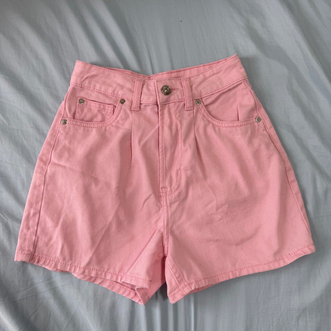 H&M Divided High Waist Shorts (Category: Shorts) located in Manila. Submitted by averioph (Listing ID 1381704626, Image 2). Description: Note: Seller is currently out of the country, item will be available from August 8 onwards. In very good condition Used 2x Size: 0 For grab/lalamove/self pickup Pickup arrangement c/o buyer Location: Sampaloc, Manila.
