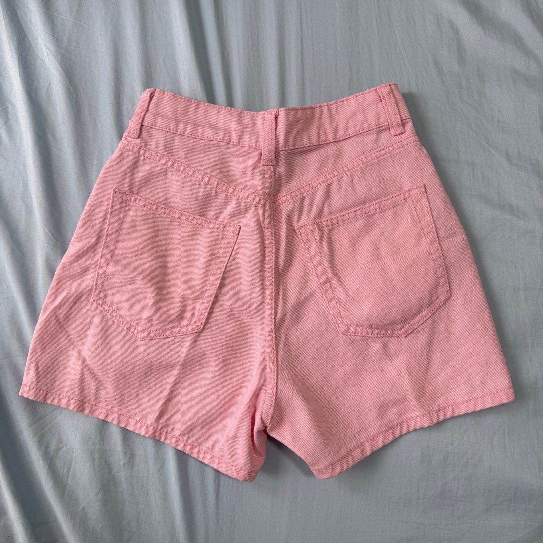 H&M Divided High Waist Shorts (Category: Shorts) located in Manila. Submitted by averioph (Listing ID 1381704626, Image 3). Description: Note: Seller is currently out of the country, item will be available from August 8 onwards. In very good condition Used 2x Size: 0 For grab/lalamove/self pickup Pickup arrangement c/o buyer Location: Sampaloc, Manila.