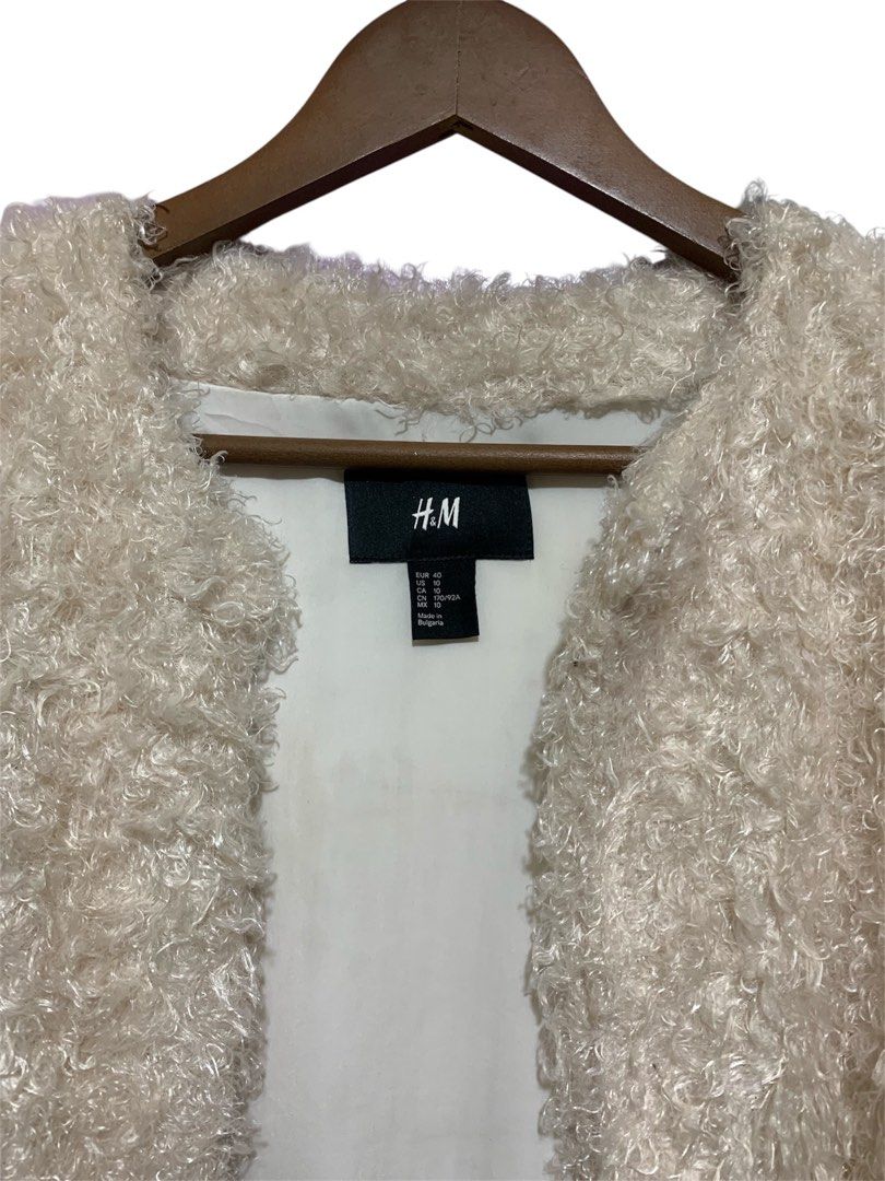 H&M FAUX FUR CARDIGAN (Category: Coats, Jackets and Outerwear) located in Manila. Submitted by anggex44 (Listing ID 1381720708, Image 2). Description: H&M FAUX FUR CARDIGAN SIZE MEDIUM TO LARGE NEED DRY CLEAN.