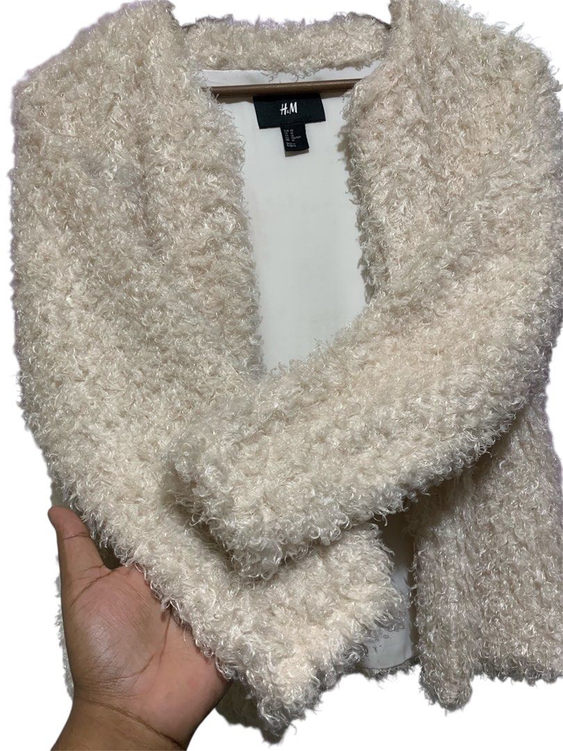 H&M FAUX FUR CARDIGAN (Category: Coats, Jackets and Outerwear) located in Manila. Submitted by anggex44 (Listing ID 1381720708, Image 3). Description: H&M FAUX FUR CARDIGAN SIZE MEDIUM TO LARGE NEED DRY CLEAN.
