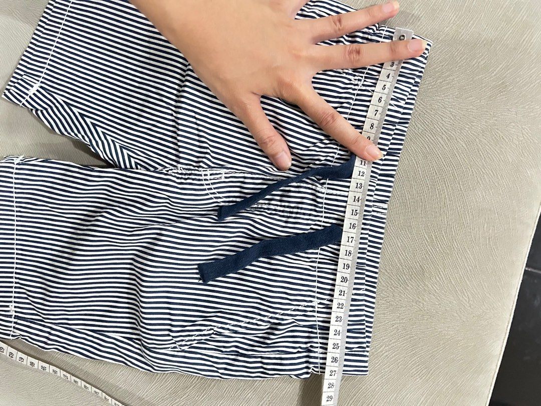H&M kids stripes short pants (Kategori: 1 hingga 3 tahun) berada di Jakarta Selatan. Dikirim oleh preluvbynad (ID iklan 1381812874, Gambar 3). Deskripsi: .