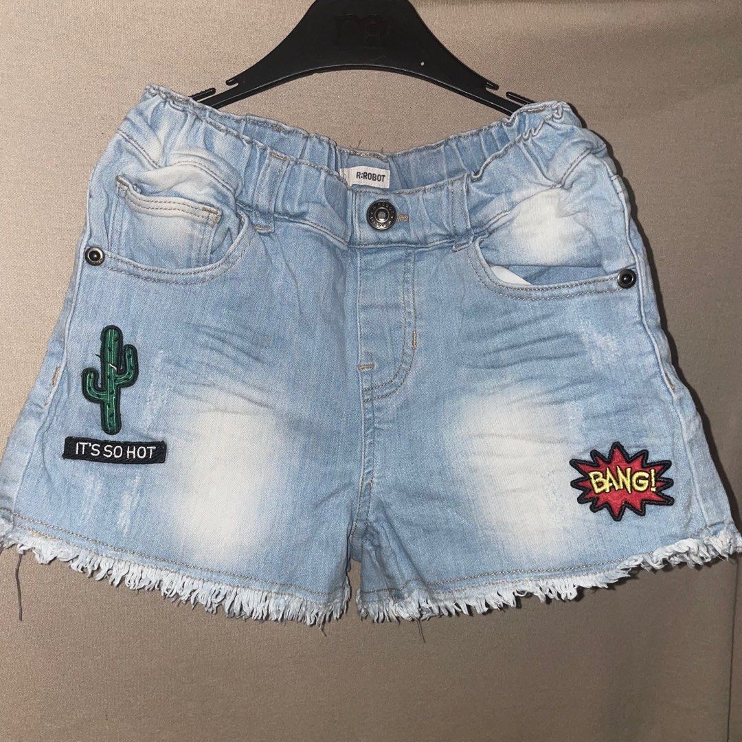Hotpants/ celana jeans pendek anak R.Robot Tag 120 // 5-7tahun (Kategori: 4 hingga 7 tahun) berada di Depok. Dikirim oleh sfgstore (ID iklan 1381752213, Gambar 1). Deskripsi: Tag 120 // 5-7tahun Panjang 24cm Lingkar pinggang 54cm - 68cm (ada tali adjust untuk mengecilkan pinggang tapi kancingnya hilang satu seperti digambar) Co oren bisa✅ .