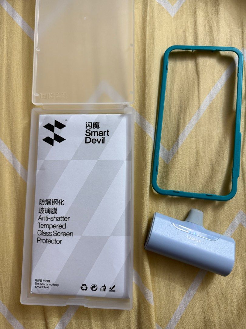 由 _zoezoe66 (刊登 ID 1381834647，圖片 1) 提交，位於 新北市 (New Taipei) 的 i13pro閃膜防窺膜+iwalk寶寶藍行充 (類別：電池及充電器)，說明：iwalk用兩個月就換手機了所以售出 前一隻手機沒用到全新的保護貼 i13pro 一起售$150。
