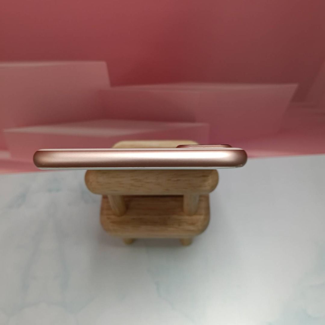 由 jiawenmayday (刊登 ID 1381755670，圖片 2) 提交，位於 新北市 (New Taipei) 的 【整體漂亮】iPhone 8 PLUS 64GB 金色 5.5吋 新北板橋 蘋果 二手機 D3033 (類別：iPhone 8 系列)，說明：✨狀況：邊框使用痕跡 ✨電池健康度：77 ⚠️單機無配件 📍版本：16.6 ♻️店家保固7天(期間內請勿撕除保固貼者) ⚠️照片會有角度/光線因素 造成認知差異 若對機況有任何疑慮 歡迎留言索取照片/影片或來電洽詢 確認後再下單 避免消費爭議喔⬇️ ✅服務專線：0987-025-101 ✅新北市板橋區四川路一段198號(手機隊長) ✅營業時間：週一至週日12:00-21:00 。