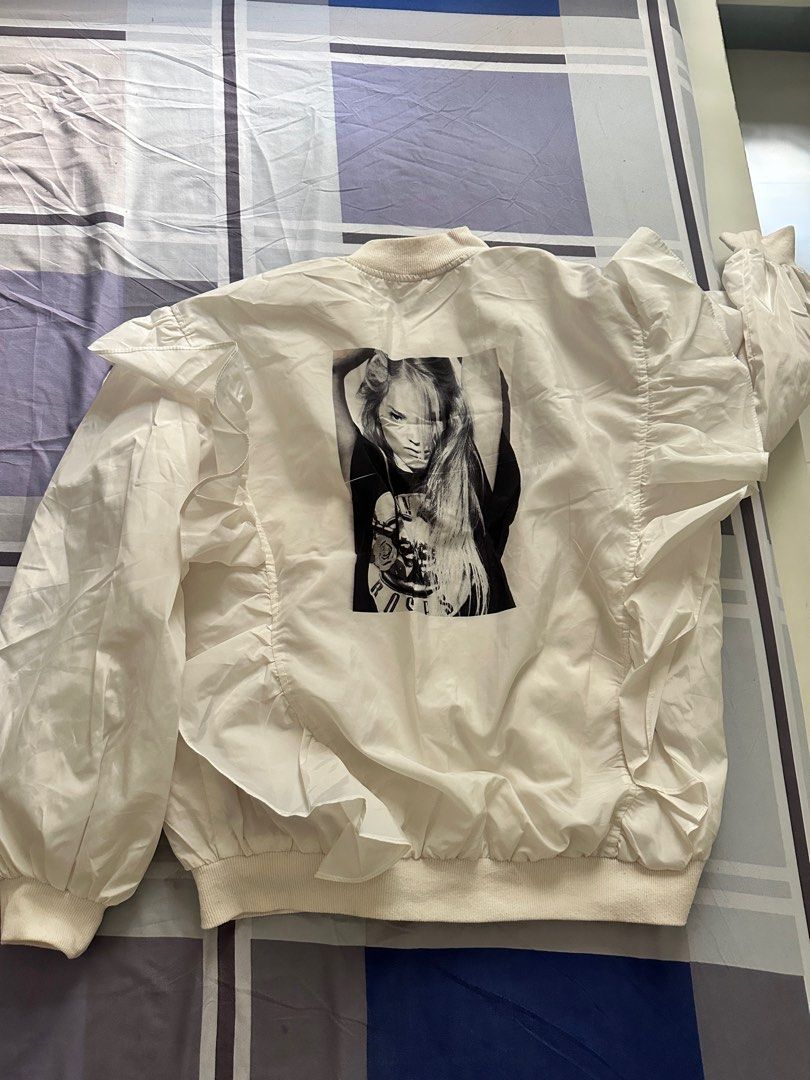 Jacket White S-L Vintage Style/Pop (Category: Coats, Jackets and Outerwear) located in Makati City. Submitted by shimini (Listing ID 1381678528, Image 3). Description: White Jacket size S-M Makati/Taguig City.