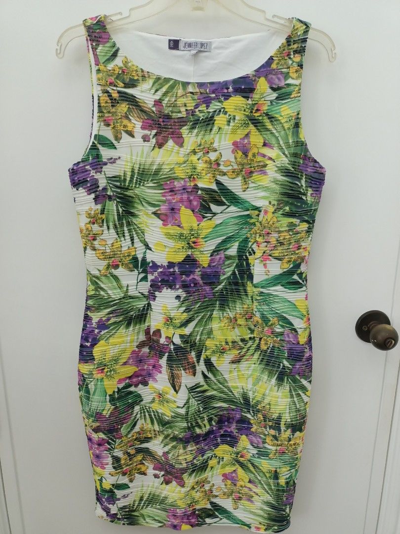 JENNIFER LOPEZ DRESS (Category: Dresses) located in Pasig City. Submitted by leaves21 (Listing ID 1381720494, Image 1). Description: - Brand: Jennifer Lopez - Size: Medium - Material: Polyester-Spandex - Has Polyester lining inside - W/ textured curved lines - pre-owned and in good condition.