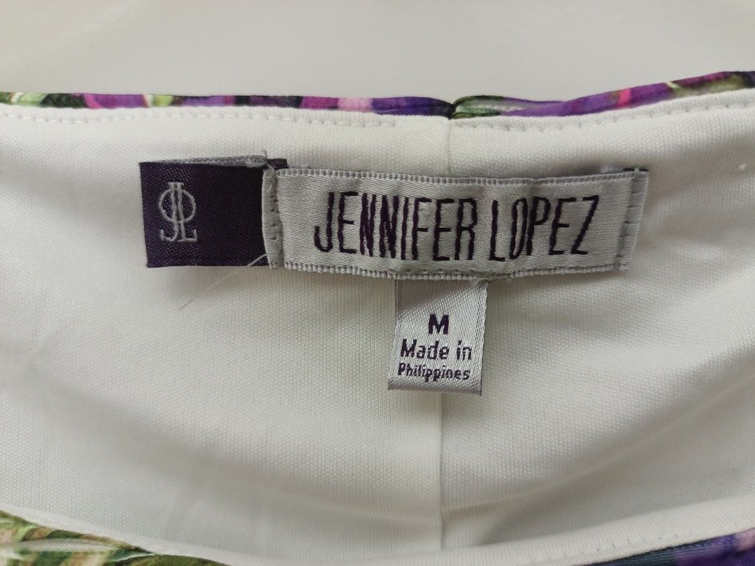 JENNIFER LOPEZ DRESS (Category: Dresses) located in Pasig City. Submitted by leaves21 (Listing ID 1381720494, Image 2). Description: - Brand: Jennifer Lopez - Size: Medium - Material: Polyester-Spandex - Has Polyester lining inside - W/ textured curved lines - pre-owned and in good condition.