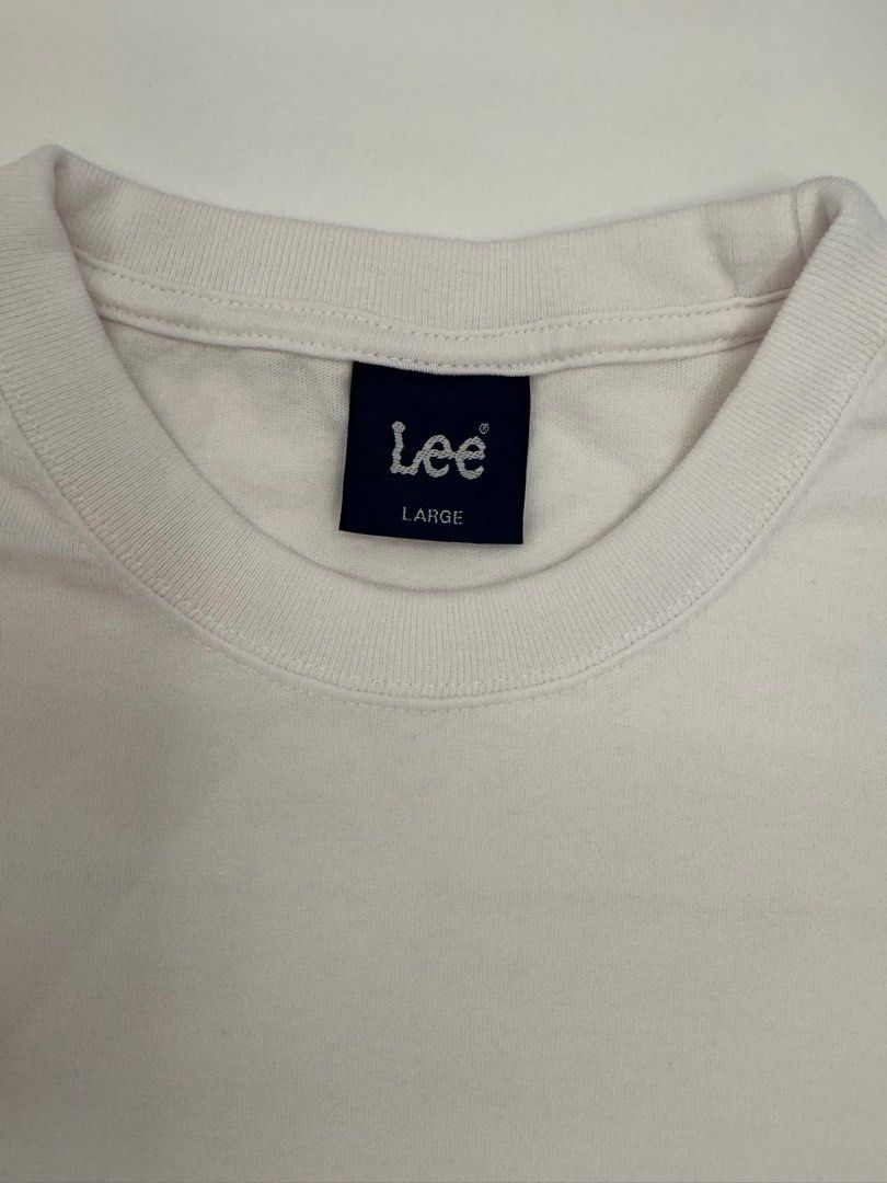 Lee tee （分類：T-shirt）位於 Hong Kong。 由 linglingsy 提交（商品編號 1381877708，圖片 3）。簡介： Lee: 56W*70H 。