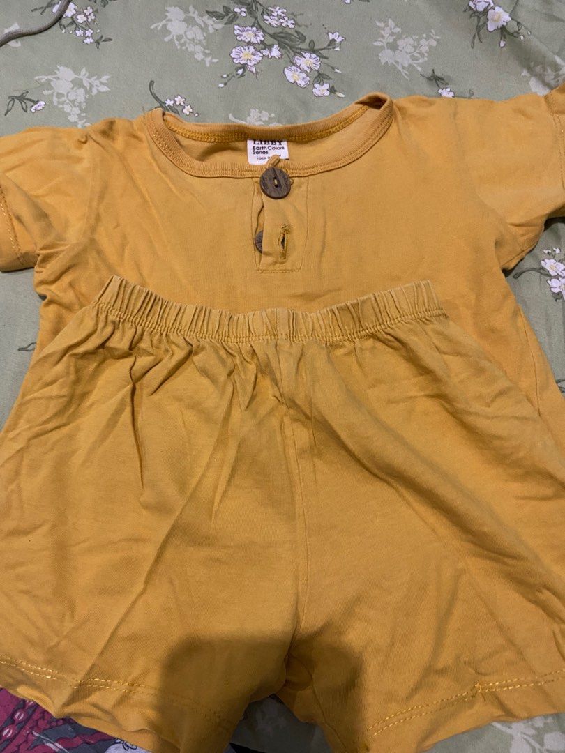 libby (Kategori: Baju Bayi) berada di Jakarta Pusat. Dikirim oleh atikapreloved_ (ID iklan 1381720123, Gambar 1). Deskripsi: ukuran 1-3 tahun.
