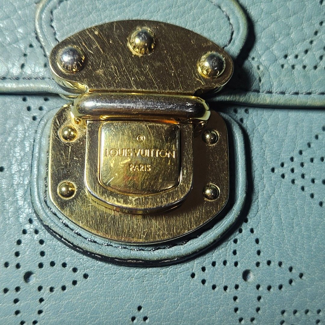 Limited Edition Authentic LV Ciel Mahina (Category: Luxury Bags & Wallets) located in Quezon City. Submitted by killerkevvv (Listing ID 1381702911, Image 2). Description: bought in Hong Kong (the only place this limited edition bag was built) rfs:decluttering luxury bags.
