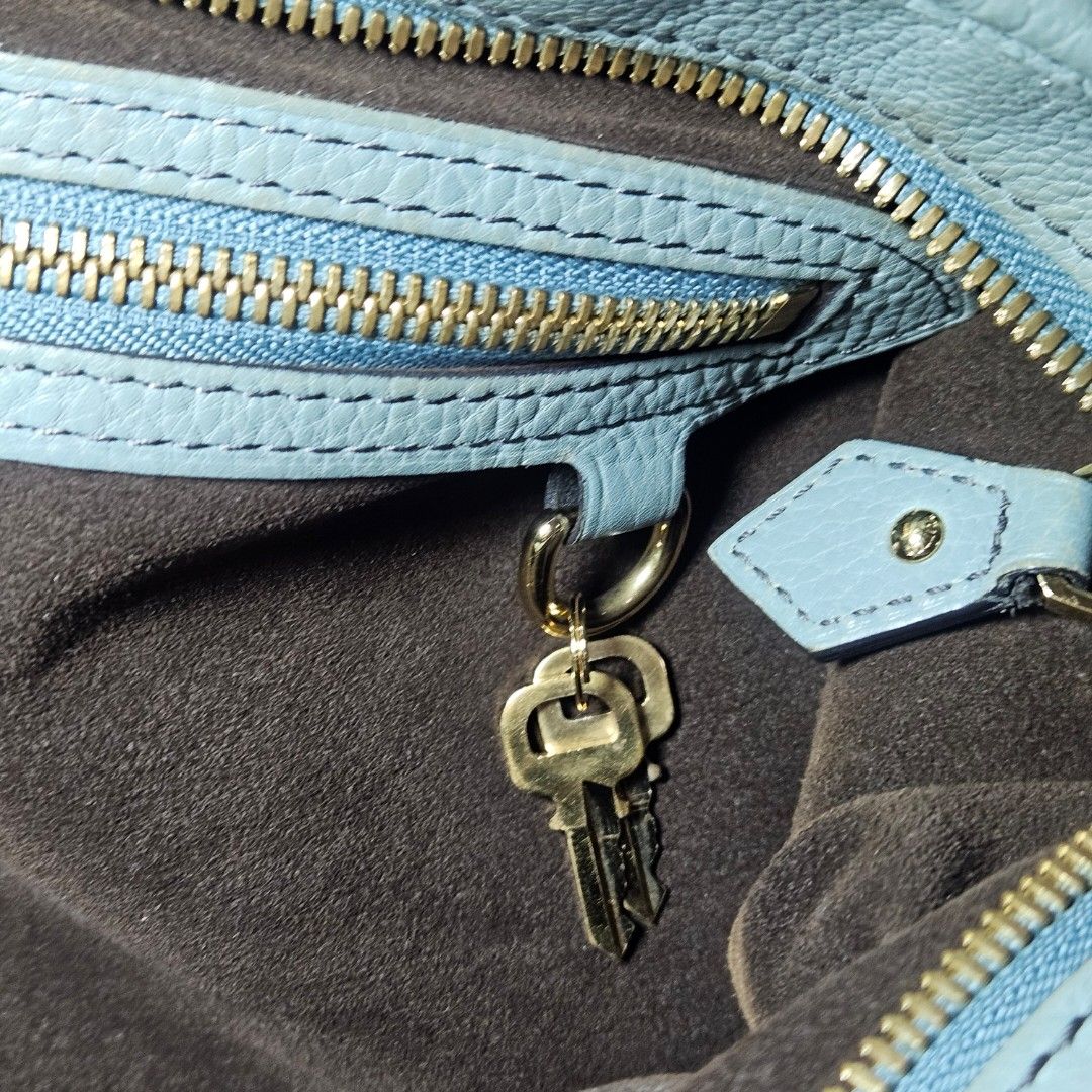 Limited Edition Authentic LV Ciel Mahina (Category: Luxury Bags & Wallets) located in Quezon City. Submitted by killerkevvv (Listing ID 1381702911, Image 3). Description: bought in Hong Kong (the only place this limited edition bag was built) rfs:decluttering luxury bags.