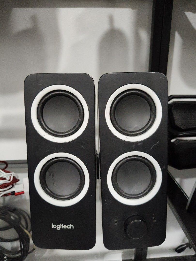 Logitech Computer speaker (Category: Soundbars, Speakers & Amplifiers) located in Kuala Lumpur. Submitted by sameerec (Listing ID 1381778159, Image 1). Description: Computer Speaker, sound is very sharp and clear.