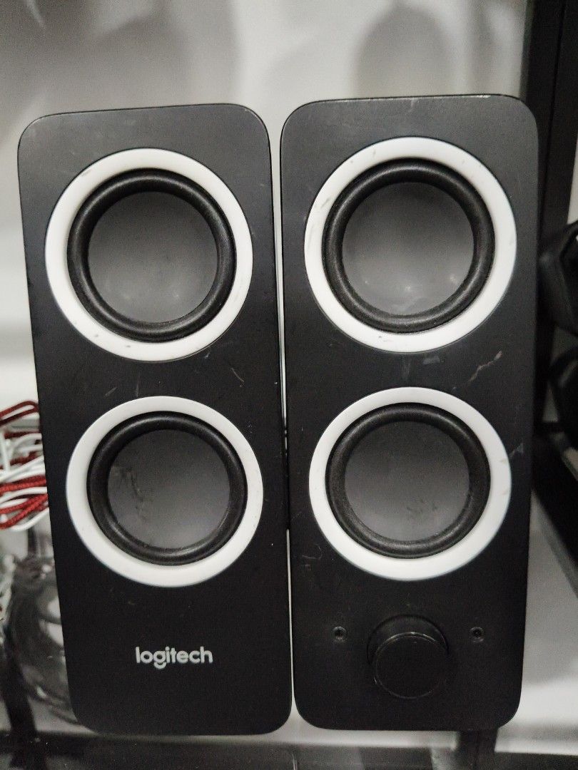 Logitech Computer speaker (Category: Soundbars, Speakers & Amplifiers) located in Kuala Lumpur. Submitted by sameerec (Listing ID 1381778159, Image 3). Description: Computer Speaker, sound is very sharp and clear.