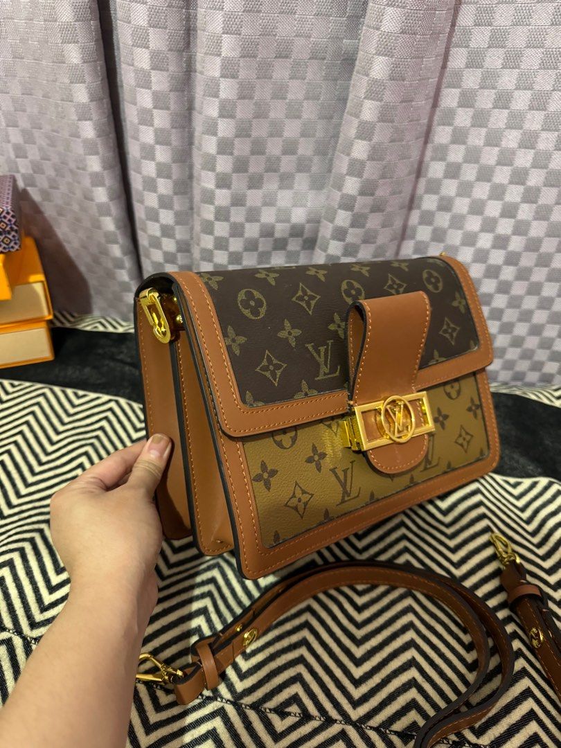 LV Dauphine MM size (Category: Luxury Bags & Wallets) located in Quezon City. Submitted by katy2424 (Listing ID 1381871793, Image 3). Description: issue : see picture below yung kabitan ng strap nabasag pwede naman pagawa nlng ☺️.