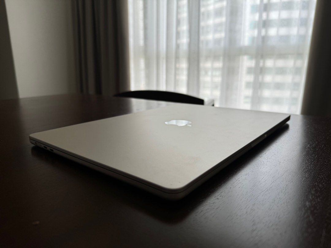 Macbook Air M2 15-inch 256GB (Category: Laptops & Notebooks) located in Makati City. Submitted by ninijjk (Listing ID 1381684803, Image 2). Description: Macbook Air 15 in M2 8GB 256GB Starlight No issues No box.