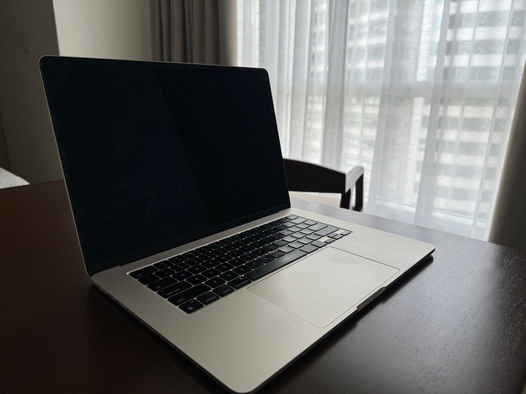 Macbook Air M2 15-inch 256GB (Category: Laptops & Notebooks) located in Makati City. Submitted by ninijjk (Listing ID 1381684803, Image 3). Description: Macbook Air 15 in M2 8GB 256GB Starlight No issues No box.