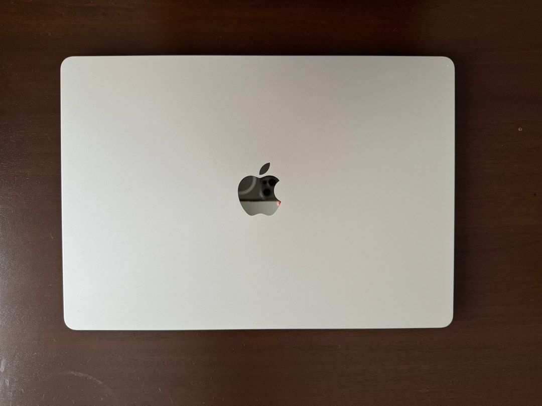 Macbook Air M2 15-inch 256GB (Category: Laptops & Notebooks) located in Makati City. Submitted by ninijjk (Listing ID 1381684803, Image 1). Description: Macbook Air 15 in M2 8GB 256GB Starlight No issues No box.
