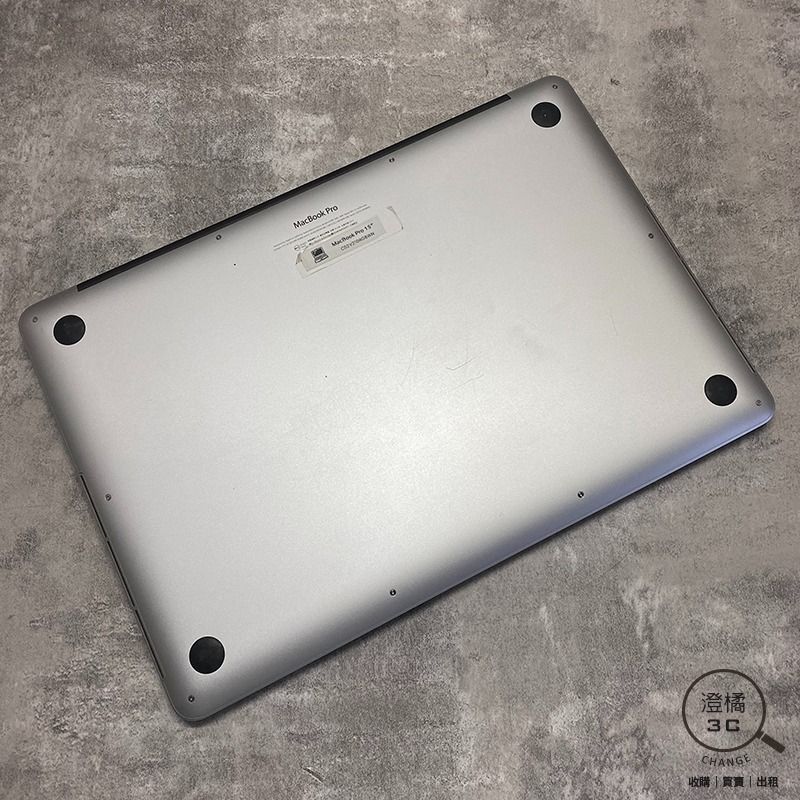 由 change12336 (刊登 ID 1381751605，圖片 3) 提交，位於 台北市 (Taipei) 的 『澄橘』Macbook Pro 15 2015 i7-2.2/16G/256G 銀《二手筆電 無盒裝 中古》A77639 (類別：桌上電腦或筆記型電腦)，說明：Apple Macbook Pro 15 2015 i7-2.2/16G/256GB 銀 店保7天 功能正常，電循環：61次，上方膠條破損 88%新，機身殼有一處小顆傷或小掉漆，其他僅正常使用小細紋，請參閱賣場圖片 單機+充電器 (MagSafe 2) 本賣場商品因於店家同步銷售流通快，請於下標前先詢問是否有貨。 ( 下標後如需自取請參閱關於我中的店家資訊。) 下標後請於 3 天內完成交易，並將您的收件資料填寫於買賣留言板中。 ( 請留收件人姓名、地址、電話。) 賣場交易方式 : 到店自取、超商取貨付款、信用卡(店家使用)、輕鬆付(黑貓宅配)。 購買前如有任何問題請多利用問與答或賣場即時通，若我們未回覆您的問題，表