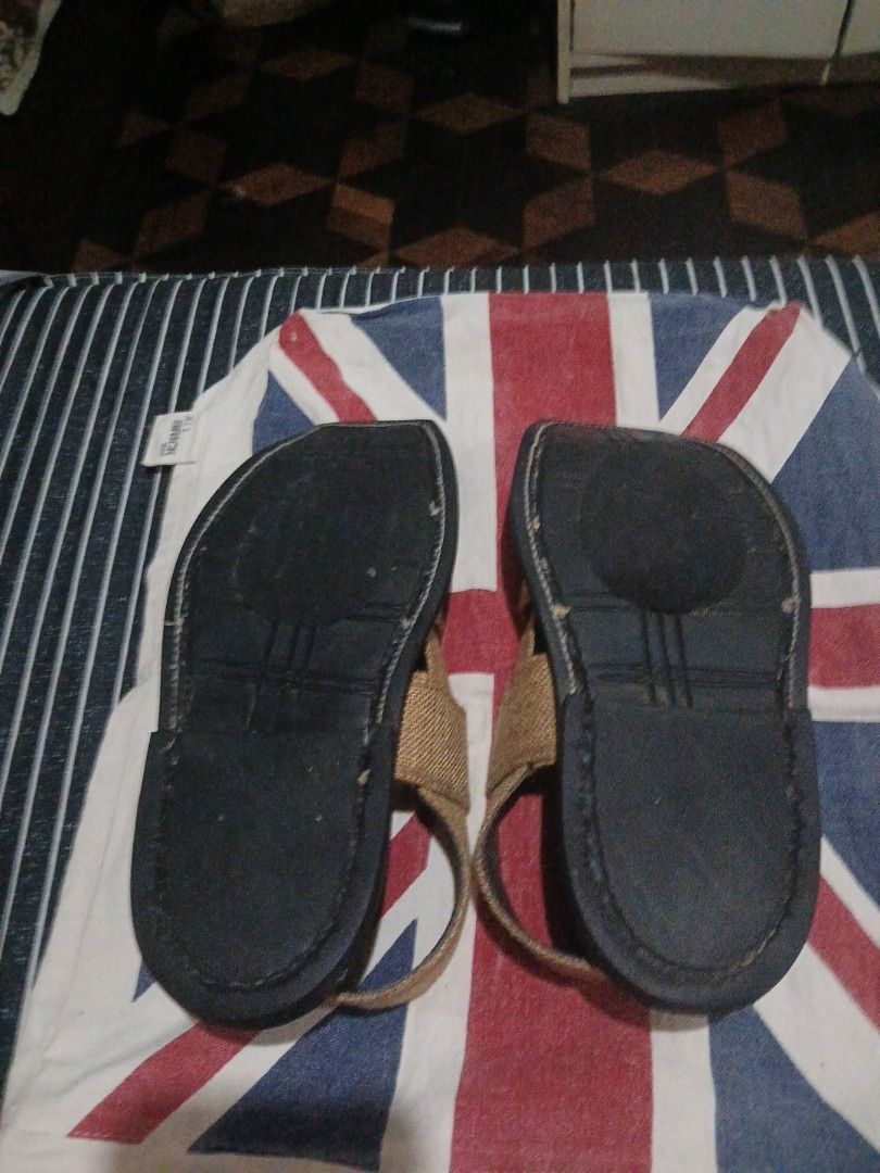 Male sandal (Category: Slippers & Slides) located in Santiago. Submitted by rhosphy (Listing ID 1381835339, Image 2). Description: .
