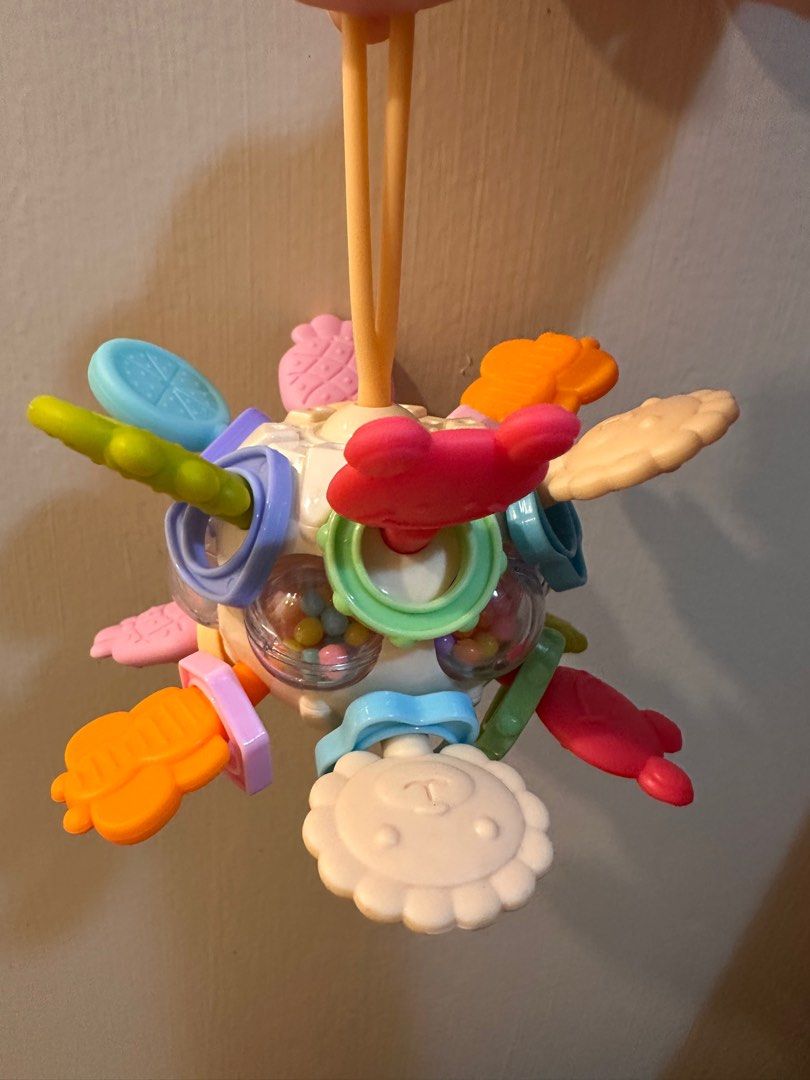 Manhattan baby grip ball / teether with storage box (Category: Infant Playtime) located in Kuala Lumpur. Submitted by simonsimsi04483 (Listing ID 1381824818, Image 1). Description: PC + PP material Can be sterilized with steaming / UV sterilizer .