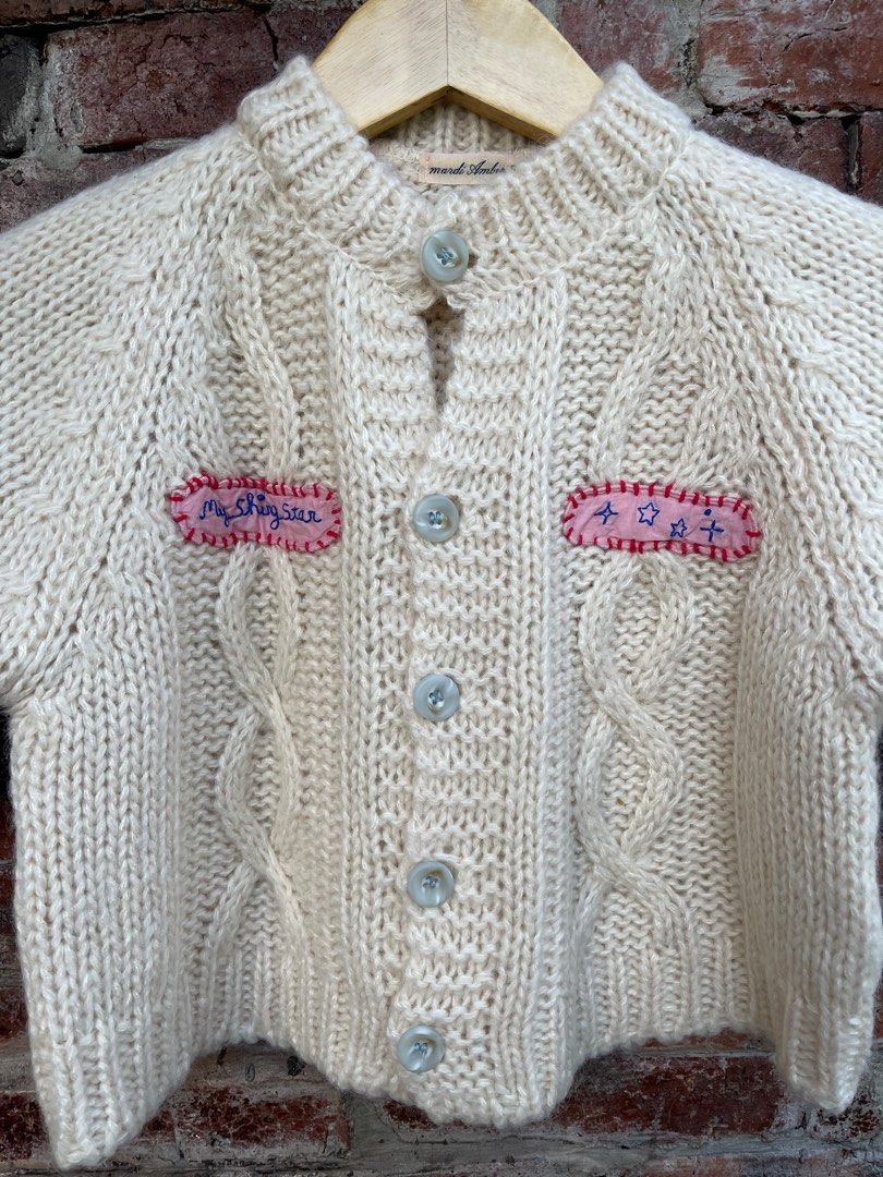mardi amber jaket cardi cardigan rajut kepang cream anak perempuan cewek like zara hm (Kategori: 1 hingga 3 tahun) berada di Surabaya. Dikirim oleh bajukecilpreloved (ID iklan 1381827497, Gambar 2). Deskripsi: 345 tahun ld 96 panjang 38.