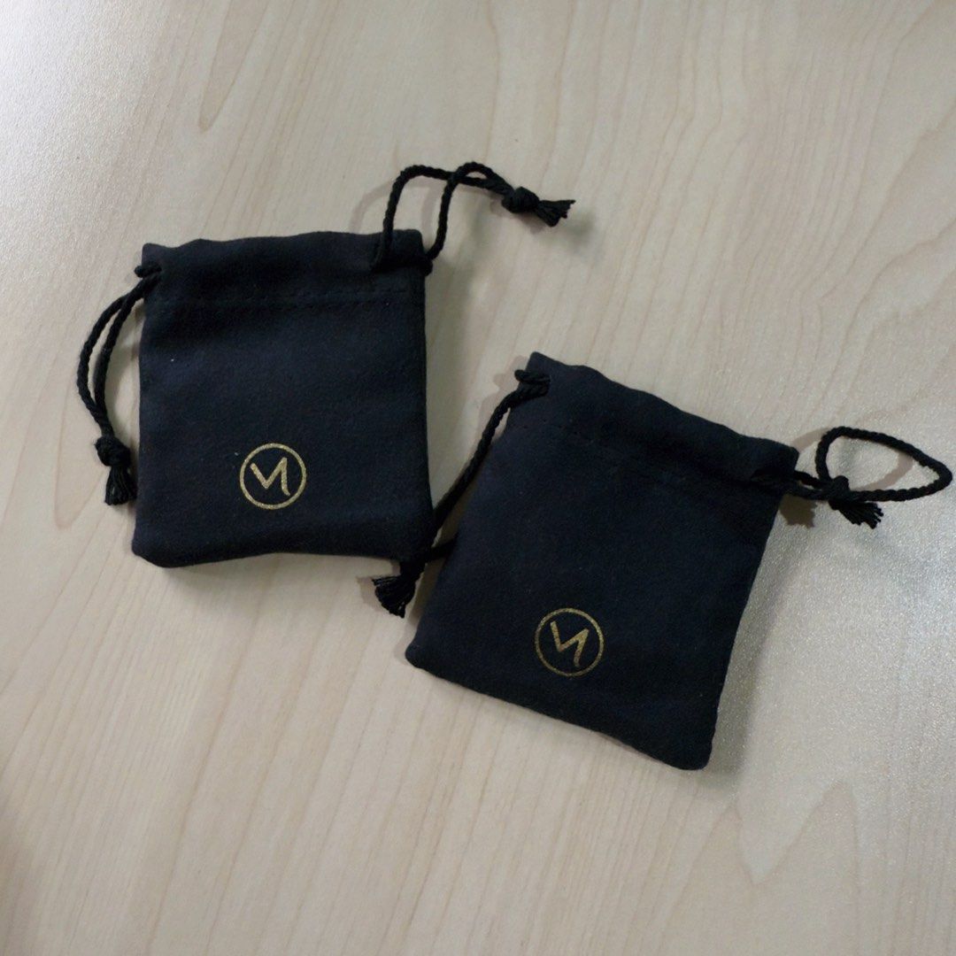 Mejuri Jewelry Pouches (Category: Purses & Pouches) located in Las Pinas. Submitted by saebisells (Listing ID 1381855946, Image 1). Description: These jewelry pouches are perfect for all your favorite jewelry. It has an inside pocket to separate your earrings, too. ₱200 for both. .