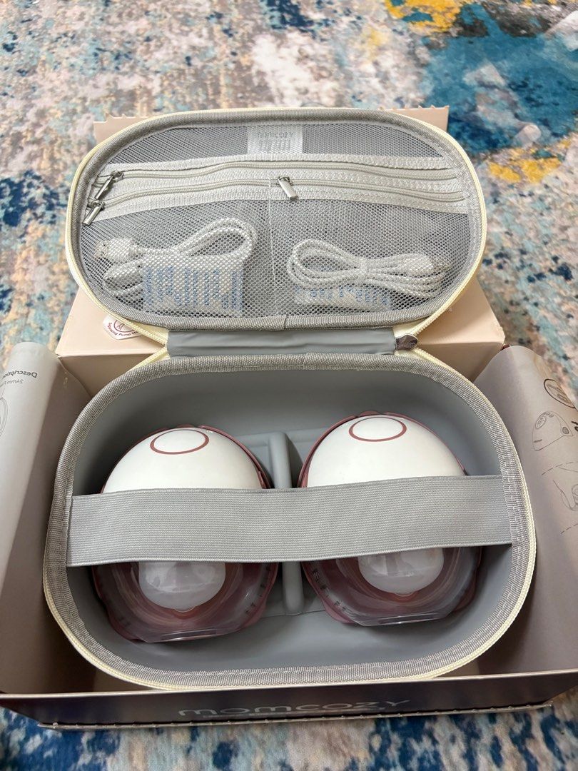 Momcozy Mobile Style M6 wearable breastpump (Category: Breastfeeding & Bottle Feeding) located in Kuala Lumpur. Submitted by sarah_anwar (Listing ID 1381749181, Image 3). Description: Bought in December 2024 (under warranty until 2025) Second favourite pump Used this for good 6 months No problem with motors Came in full set with box and other accessories .