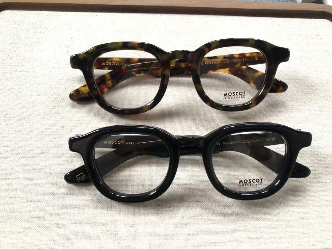 由 jreednkawy (刊登 ID 1381784055，圖片 3) 提交，位於 台中市 (Taichung) 的 Moscot_眼鏡_ (類別：墨鏡、眼鏡)，說明：🌟 【鏡片標配功能】🌟 ✅ 非球面設計｜邊緣超薄不變形 ✅ UV400防護｜100%抗紫外線 ✅ 防反光鍍膜｜減少眩光更清晰 ✅ 易潔奈米塗層｜抗油污好清潔 📦 【出貨時間】📦 ⏳ 下單後48小時內出貨 📅 超商取貨約2天到店 🏠 宅配約2-3天送達 1.56基礎款 NT$450 200度以內（最厚） 1.61輕薄款 NT$688 400度以內 1.67超薄款 NT$1,492 600度以內 1.74極薄款 NT$2,180 600度以上（最薄） 🔍 厚度比较: 1.56 👉 1.61 👉 1.67 👉 1.74 （更高的数值=更薄的镜片） 💡 小提醒：數字越大鏡片越薄，高度數戴起來更美觀。