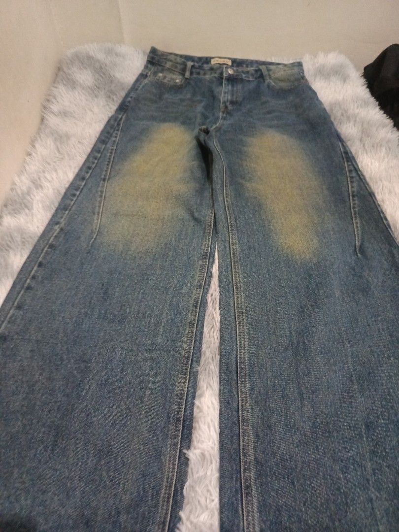 mud washed size 36 (Category: Jeans) located in Malabon City. Submitted by flowstate_rem (Listing ID 1381819325, Image 3). Description: size 35 length 46 thighs 14 leg opening 12 no issue free desired length alteration makapal mabigat need wash.