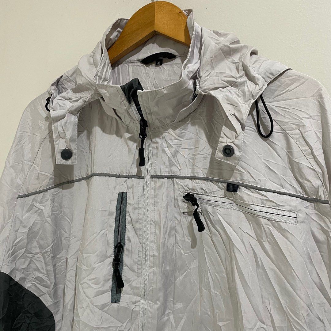 Multipockets Windbreaker Activewear Jacket (Category: Activewear) located in Quezon City. Submitted by rizzzze (Listing ID 1381673184, Image 2). Description: .