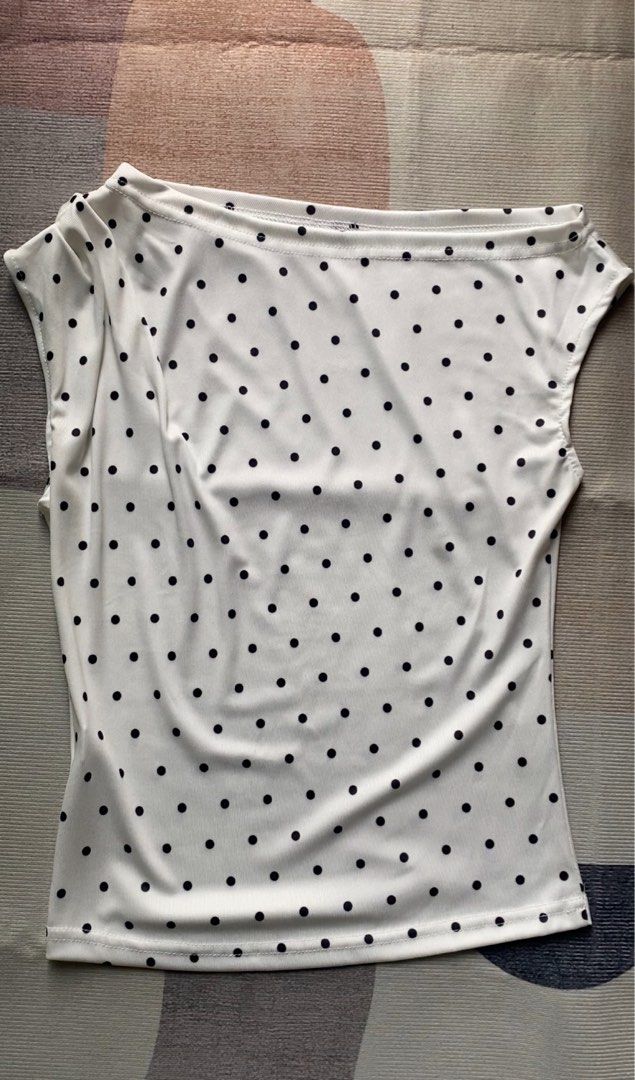 Polka dots off shoulder top| asymmetric top | small (Category: Blouses) located in Manila. Submitted by unexpensivethings (Listing ID 1381889027, Image 2). Description: Small top BN.