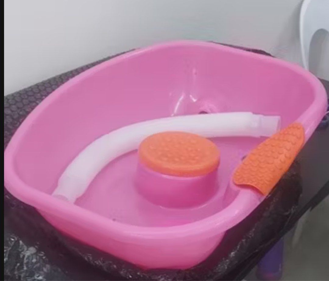 Portable Hair Shampoo Basin (Category: Bath) located in Quezon City. Submitted by mhiemime (Listing ID 1381700089, Image 1). Description: nasira na yung Hose..