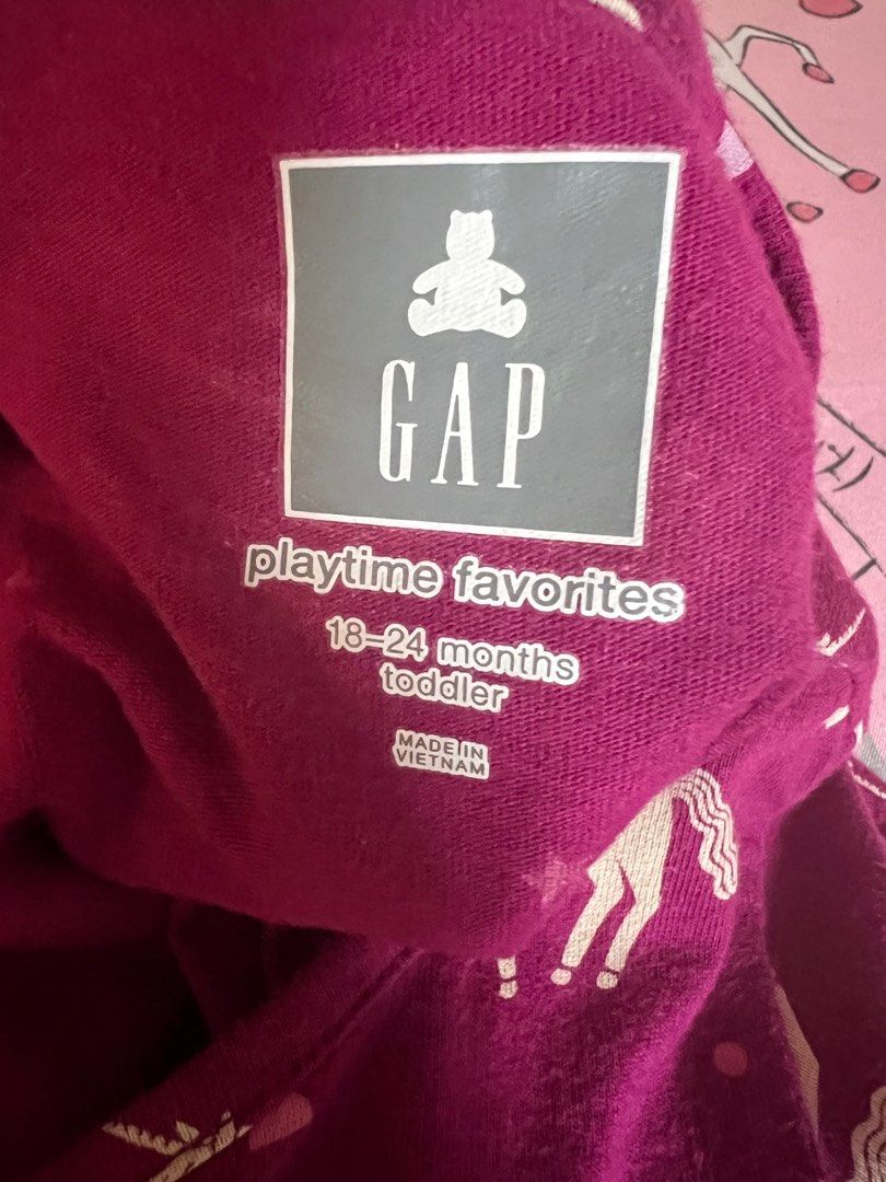 Preloved Gap Top (Category: Babies & Kids Fashion) located in Makati City. Submitted by clutterbye (Listing ID 1381845183, Image 3). Description: Preloved - please manage your expectations Color may vary due to lighting PRICE IS FINAL, No Haggling Please Check Size Details in Pics RFS: Decluttering MOP: Gcash.