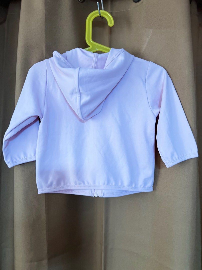 Preloved Pink Uniqlo light jacket (Category: Babies & Kids Fashion) located in Makati City. Submitted by clutterbye (Listing ID 1381847146, Image 2). Description: Preloved - please manage your expectations Color may vary due to lighting PRICE IS FINAL, No Haggling Please Check Size Details in Pics RFS: Decluttering MOP: Gcash.