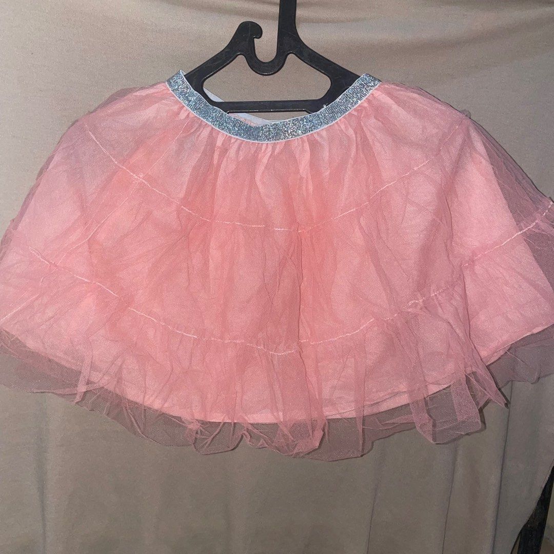 Rok Tutu Pink mari n mori tag 130 // 6-7tahun (Kategori: 4 hingga 7 tahun) berada di Depok. Dikirim oleh sfgstore (ID iklan 1381750593, Gambar 2). Deskripsi: Tag 130 // 6-7tahun Lingkar pinggang 52-70cm Panjang 32cm Co oren bisa✅.