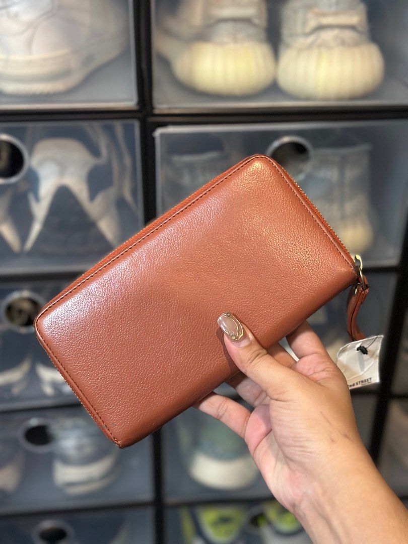 See By Chloe (Category: Luxury Bags & Wallets) located in Manila. Submitted by sobandrea (Listing ID 1381837524, Image 2). Description: Unused Dirt on the edge due to storage .
