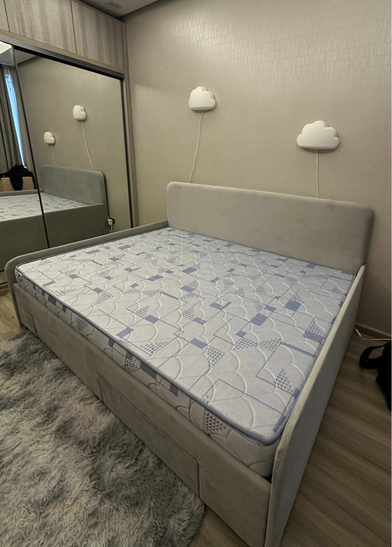 Selling my full double(137cm x 190cm) bed (Category: Bed Frames & Mattresses) located in Quezon City. Submitted by naroman (Listing ID 1381763743, Image 3). Description: Selling my full double(137cm x 190cm) bed with 2 storage and Uratex mattress. 25,000 nego Super good condition. 1 month ko pa lang nagagamit. Nasa side yung headboard RFS: Masyadong malaki for me hahaha kaya bilhin niyo na pls.