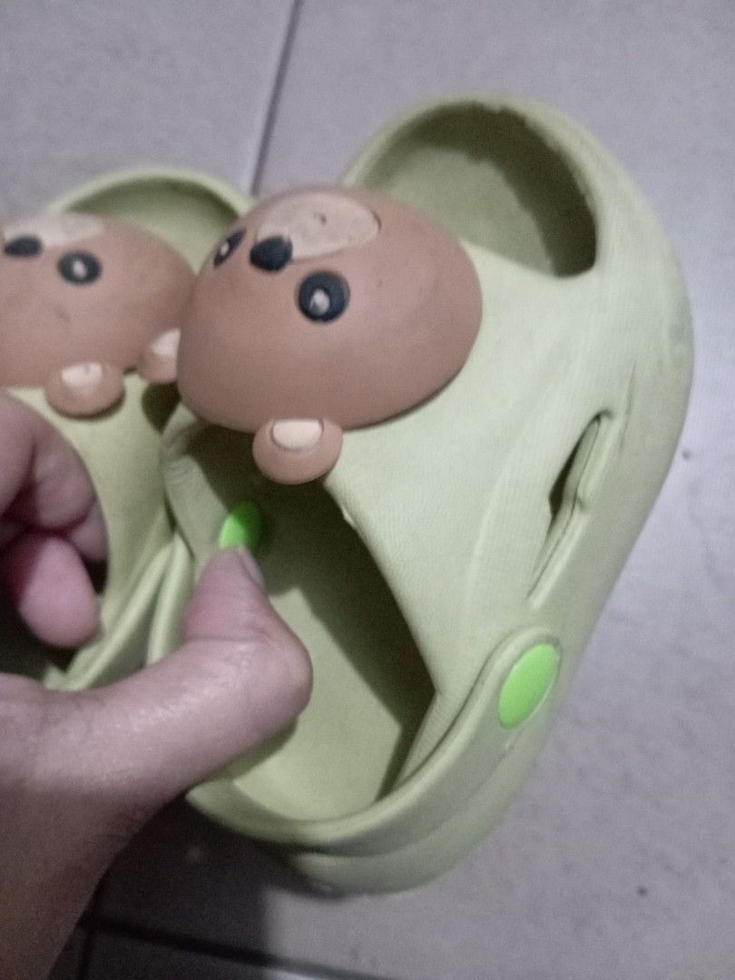 Sepatu anak bayi (Kategori: Orang Tua, Bayi & Anak - Lainnya) berada di Bandung. Dikirim oleh d.luffy.kamado (ID iklan 1381786977, Gambar 3). Deskripsi: masih bagus bgt, cuma ketumpuk doang ntr aku bersihin ukuran 18-19.