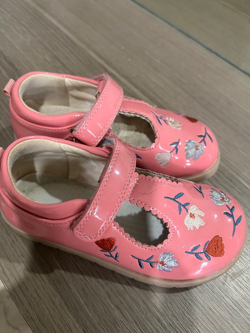 Sepatu mothercare pink flower (Kategori: 1 hingga 3 tahun) berada di Tangerang. Dikirim oleh prelovedbyvaliz (ID iklan 1381712019, Gambar 1). Deskripsi: Beli dl 500 an Pake bentar aja cuma 5-7 kali Ukuran 8 Eur 25.5 .
