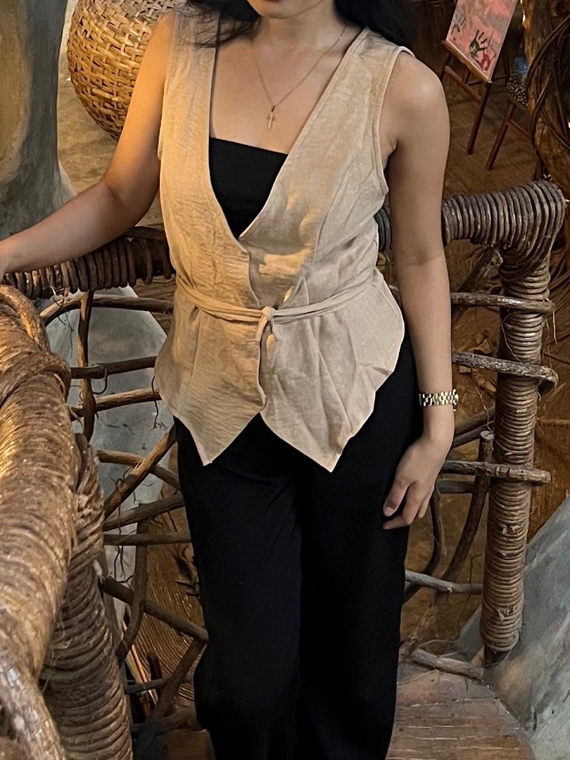 SHEIN Solid Color Single-Breasted Waist Tie Sleeveless Blouse (Category: Blouses) located in Laoag. Submitted by yve__ (Listing ID 1381822724, Image 1). Description: Condition: Used once. Color: Apricot Size: S-M PRICE IS NEGOTIABLE! Payment first. Please note that the shipping fee will be shouldered by the buyer. Thank you!.