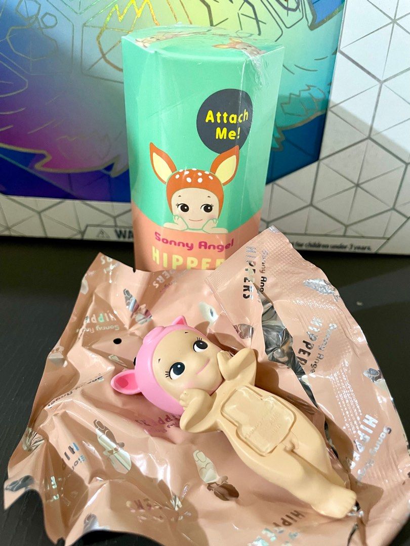 Sonny Angels Hippers Pig (Category: Designer & Blind Box Toys) located in Makati City. Submitted by funkyfindsinc (Listing ID 1381795184, Image 1). Description: Open box but returned to its original packaging immediately. MOP: GCash, BPI, Maya MOD: Lalamove, Grab, LBC, J&T Pickup pin: Walter Mart Arnaiz Avenue Makati City Meetup: One Ayala Greenbelt Glorietta Walter Mart Makati.