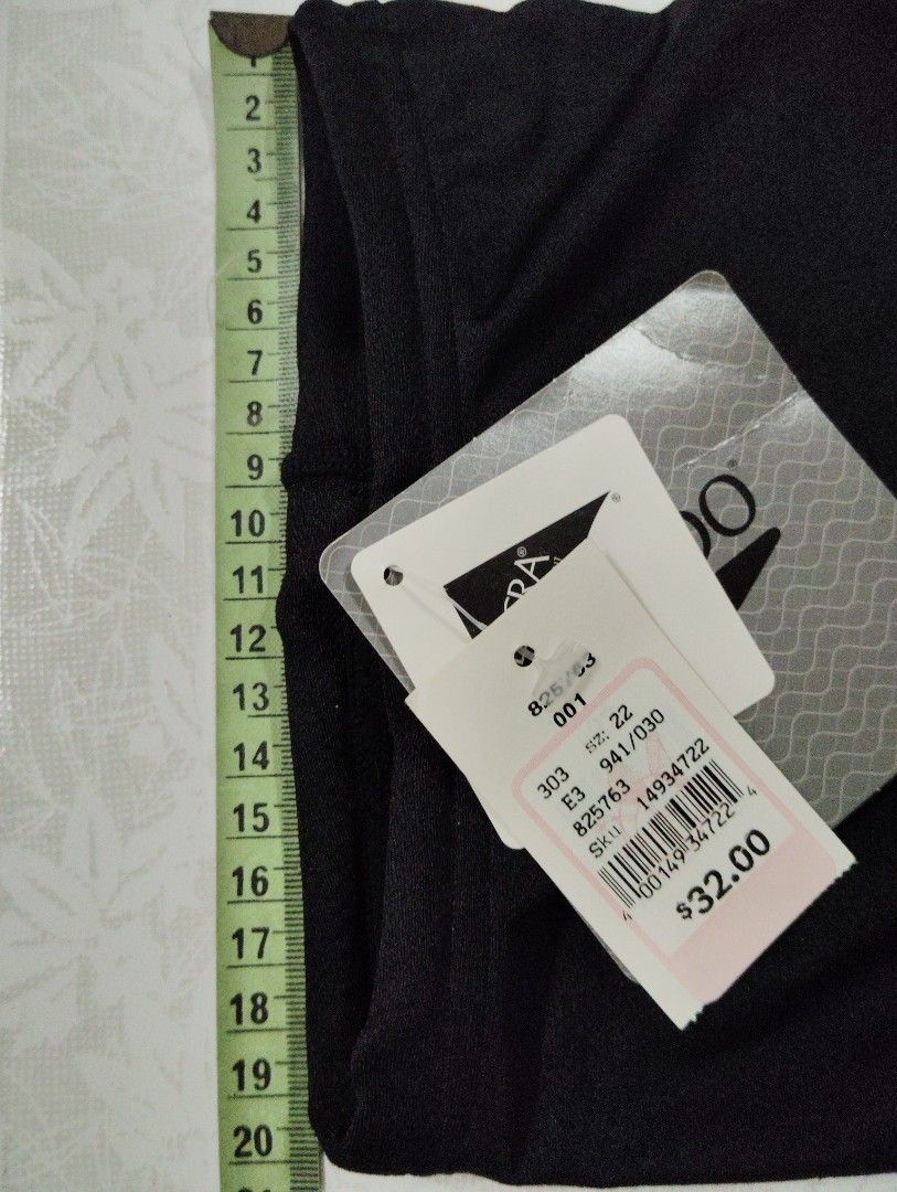 由 b9004149 (刊登 ID 1381707392，圖片 3) 提交，位於 高雄市 (Kaohsiung) 的 Speedo size 22 小男童泳褲 (類別：嬰兒及兒童流行時尚)，說明：全新未剪標。