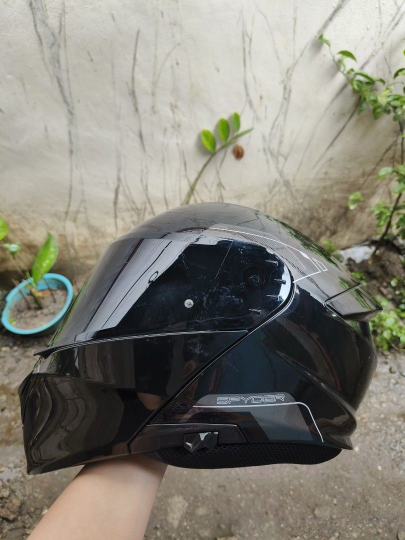 Spyder Modular Helmet (Category: Helmets and other Riding Gears) located in Pasay City. Submitted by anglrsee (Listing ID 1381744577, Image 3). Description: Spyder Modular Helmet - Medium (no box) Used with minimal scratch (see photo) Free helmet bag Free extra visor PS. BRAND IS REQUIRED AND SPYDER NOT IN THE LIST.