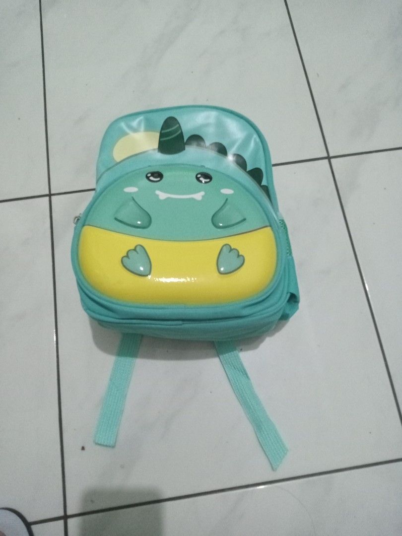 Tas anak dino (Kategori: 4 hingga 7 tahun) berada di Jakarta Barat. Dikirim oleh mshandue (ID iklan 1381719917, Gambar 2). Deskripsi: beli 120rb dijual karena anakny tidak mao wrna tosca bahan bagus.